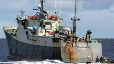 Rescatan frente a costa africana a tripulación de barco de pesca ilegal Rescatan frente a costa africana a tripulación de barco de pesca ilegal