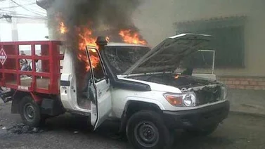 Protestan en la Ucat y queman un camión de Pdvsa Gas