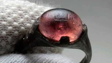 Anillo islámico en tumba vikinga revela secretos