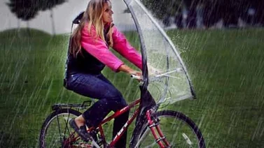 Crean un paraguas para bicicletas a prueba de lluvia, nieve y viento