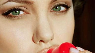 Se desfiguró el rostro con el nuevo invento para los labios