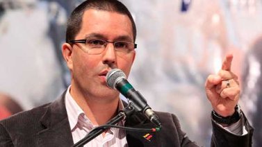 Arreaza: Oposición en vez de asumir con coraje niega el golpe