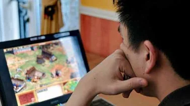 Se corta su propia mano para no usar más Internet