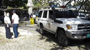 Atracados estudiantes de arquitectura en la UCV