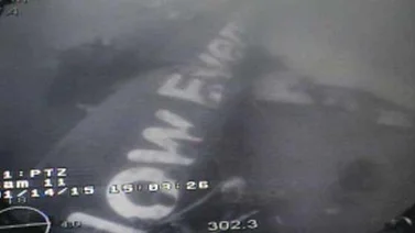 Hallan fuselaje de avión de AirAsia siniestrado
