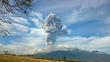 Explosión en Volcán en México lanzó columna de humo de 3.000 metros