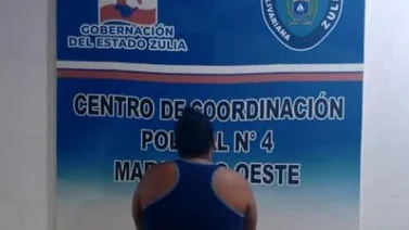 Mujer fue arrestada por agredir a un adolescente con un tubo