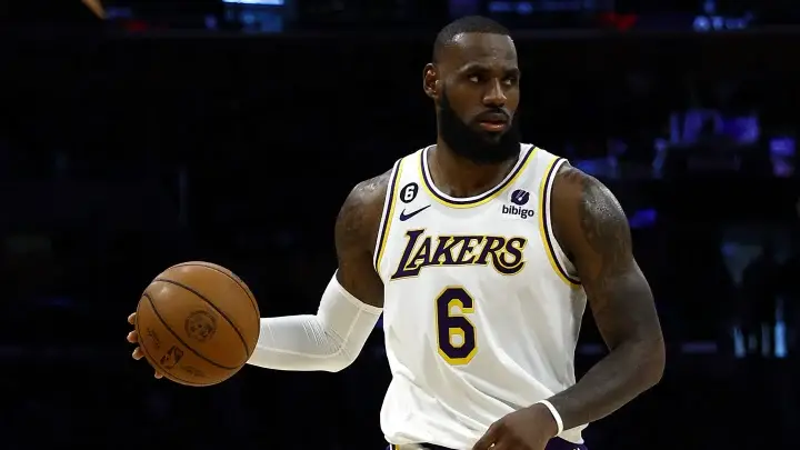 Por esta razón LeBron James rechazó fotografiarse con un niño en París