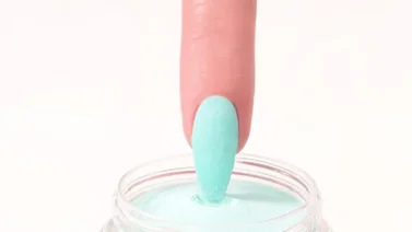 Dipping: manicura alternativa duradera y sin uso de lámparas