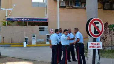 Sujeto amenaza de tener granada para robar agencia bancaria Sujeto amenaza de tener granada para robar agencia bancaria