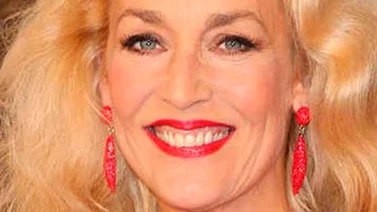 Jerry Hall critica a quienes "arriesgan su vida" en operaciones estéticas