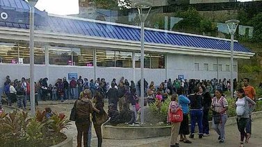 Continúa bululú en el Farmatodo de Los Teques
