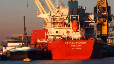 Barco choca contra el puente de Brooklyn en Nueva York Barco choca contra el puente de Brooklyn en Nueva York
