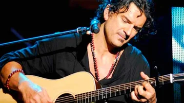 Un mosquito se coló en concierto de Ricardo Arjona
