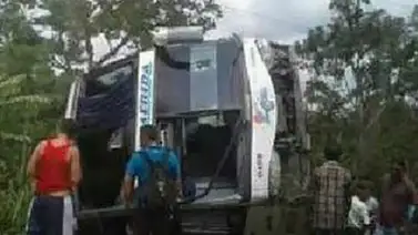 Vuelco de autobús deja dos muertos y 20 heridos en carretera Mérida-Barinas Vuelco de autobús deja dos muertos y 20 heridos en carretera Mérida-Barinas