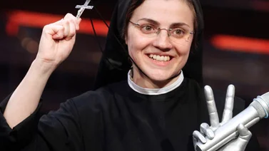Sor Cristina: comprendo que muchos no entiendan mi versión de "Like a Virgin"