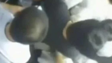 En China unos hombres quedaron atrapados en un ascensor