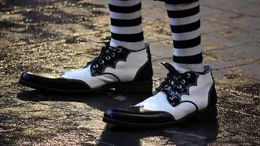 Payasos agresivos siembran el terror en Francia Payasos agresivos siembran el terror en Francia