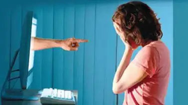 40% de usuarios de Internet son víctimas de acoso en línea 40% de usuarios de Internet son víctimas de acoso en línea