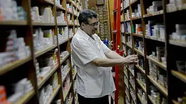 Caraqueños buscan con lupa el acetaminofén en Farmacias Caraqueños buscan con lupa el acetaminofén en Farmacias