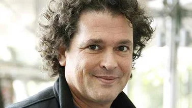 Carlos Vives lanza el sencillo "Ella es mi fiesta"