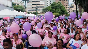 Gobierno promete 18 centros de atención para mujeres con cáncer de mama