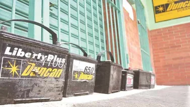 Mucha paciencia para conseguir batería para el carro