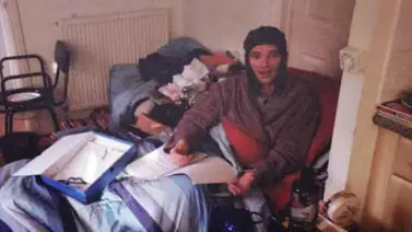 Un hombre es alérgico a la electricidad Un hombre es alérgico a la electricidad