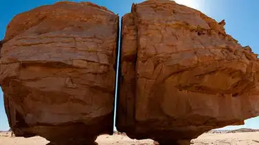 Al Naslaa Rock, la gran roca en perfecto equilibrio Al Naslaa Rock, la gran roca en perfecto equilibrio