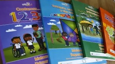 Colección Bicentenaria es descartada en las aulas