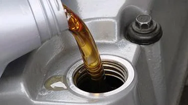 Decomisan 780 litros de aceite para carros ofertados de manera ilegal
