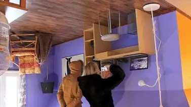 Una casa "al revés" es atracción turística en Moscú Una casa "al revés" es atracción turística en Moscú