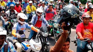 Cierre de paso vehicular por protestas de mototaxistas en Táchira