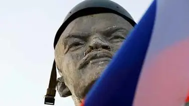 Berlín desenterrará una inmensa cabeza de Lenin Berlín desenterrará una inmensa cabeza de Lenin