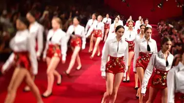 La Semana de la moda de Milán se tiñe de rojo pasión La Semana de la moda de Milán se tiñe de rojo pasión