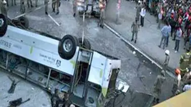 Al menos 30 heridos tras caer un autobús en Río de Janeiro Al menos 30 heridos tras caer un autobús en Río de Janeiro