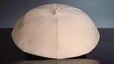 ¿Pagarías 100.000 euros por el gorro del Papa?
