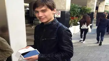 Fue el primero en comprar un Iphone 6 y se le cae al suelo Fue el primero en comprar un Iphone 6 y se le cae al suelo