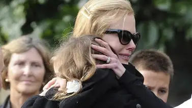 Nicole Kidman y familia asisten al funeral de su padre Nicole Kidman y familia asisten al funeral de su padre