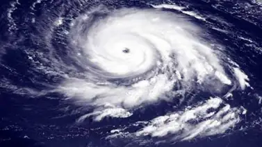 "Edouard" prosigue su rumbo hacia las islas Azores como huracán categoría 1 "Edouard" prosigue su rumbo hacia las islas Azores como huracán categoría 1