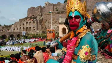 En la India realizan ritos religiosos por la muerte de un mono