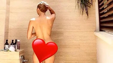 Miley Cyrus y sus polémicas fotos: Ahora desnuda en la ducha
