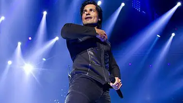 Chayanne lanza nuevo CD mientras convive con dolor Chayanne lanza nuevo CD mientras convive con dolor