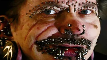 Niegan a Hombre con 453 piercings la entrada a Dubái