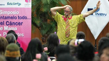 "Patch Adams" llevó una sonrisa a enfermos de cáncer en Perú