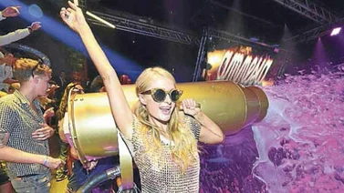 París Hilton inaugura en Ibiza su fiesta de "Espuma y Diamantes"