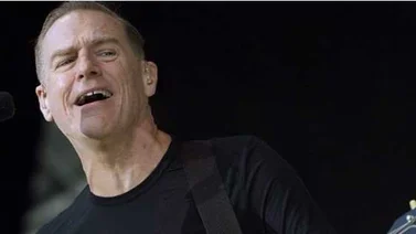 Bryan Adams versiona clásicos de los años 50 a los 70 en "Track of my years"
