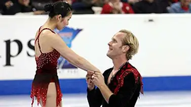 Pareja se casó en pista de hielo Pareja se casó en pista de hielo
