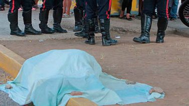 Le dieron un disparo en el ojo para robarlo