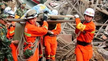 Ascienden a 150 los muertos tras sismo en China Ascienden a 150 los muertos tras sismo en China